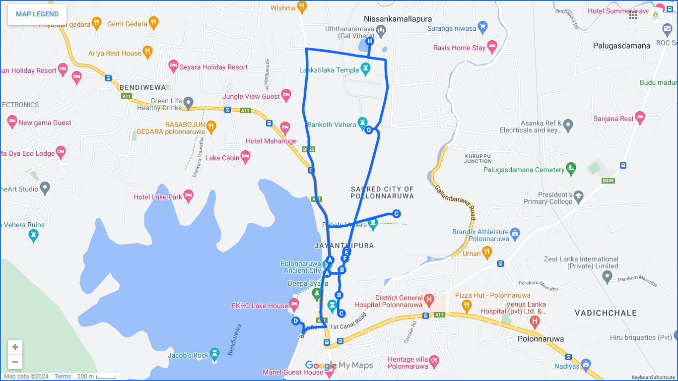 Cykling gennem gamle ruiner fra Polonnaruwa